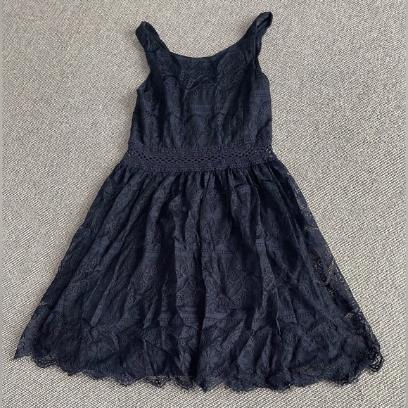 Elegant Blue Lace Dress - Picture 1 of 8